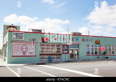 ASBURY PARK, NEW JERSEY - März, 19, 2017: Ein Blick auf die Fassade des berühmten Wunder Bar Stockfoto