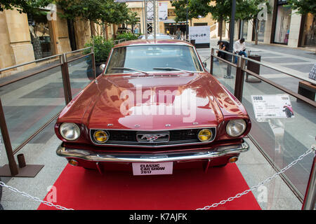 Beirut, Libanon. 15 Sep, 2017. 1966 Ford Mustang auf der Classic Car Show in Beirut Souks, Beirut Libanon Credit: Mohamad Itani/Alamy leben Nachrichten Stockfoto