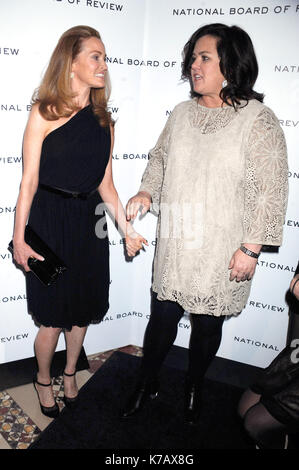 Michelle Umläufe und Rosie O'Donnell an der 2011 National Board of Review Award Gala in Cipriani 42nd Street am 10. Januar 2012 in New York City. © MPI 01/MediaPunch Inc. Stockfoto