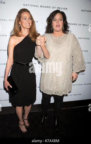 Michelle Umläufe und Rosie O'Donnell an der 2011 National Board of Review Award Gala in Cipriani 42nd Street am 10. Januar 2012 in New York City. © MPI 01/MediaPunch Inc. Stockfoto