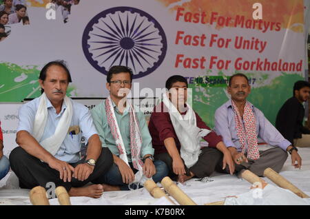 New Delhi, Indien. 12 Sep, 2017. Die Angehörigen der Minderheit der Nepalesischen Gurkha demonstrieren für ihren eigenen Staat in Neu Delhi, Indien, 12. September 2017. Durch einen Monat lang Protest der Gurkha im Bereich Darjeeling nur 30 Prozent der üblichen Höhe der Marke Kaffee in diesem Jahr harvesteed werden könnte. Foto: Karen Bauer/dpa/Alamy leben Nachrichten Stockfoto