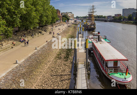 Promenade entlang der Weser in Bremen, Deutschland Stockfoto