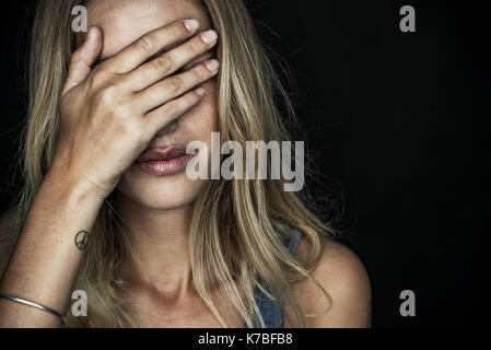 Gesicht der Frau-Abdeckung mit hand Stockfoto