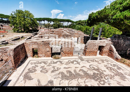 Neptun Römischen Reiches Thermalbad - Mosaik in Frigidarium und Landschaft in Ostia Antica - Rom - Italien Stockfoto