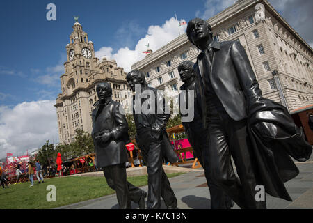 Die Beatles statue am Mersey Docks in Liverpool, England, am 15. September 2017. Stockfoto