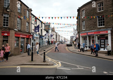 Die Hauptburg Straße im Zentrum der Lancashire Stadt Clitheroe Stockfoto