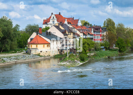 Regensburg Landschaft in hellen Sommertag, Blick von der Steinbrücke über die Donau, Deutschland Stockfoto