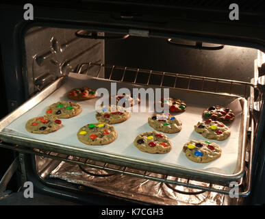 Frisch gebackene Plätzchen aus dem Ofen kommenden Stockfoto