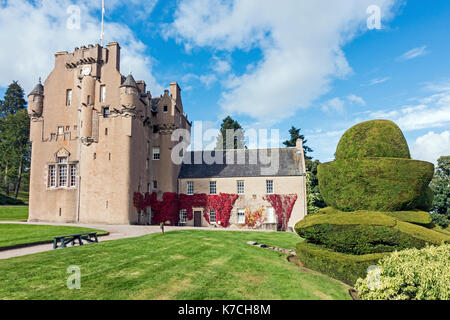 National Trust für Schottland Unterkunft Crathes Castle und Crathes Gardens in der Nähe von Banchory Aberdeenshire Schottland Großbritannien Stockfoto