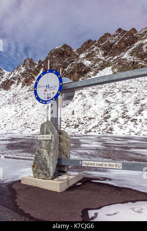 Otztal glacier Road, höchste Straße in der EU in Sölden Österreich mit Schnee Stockfoto