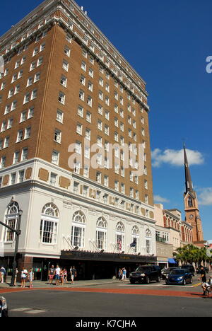 Francis Marion Hotel gegenüber von Marion Square in Charleston, South Carolina Stockfoto