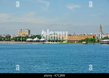 Anzeigen von Charleston von Schoner Stolz auf Charleston Hafen in Charleston, South Carolina Stockfoto