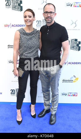 Foto muss Gutgeschrieben © Alpha Presse 079965 05/06/2016 Suranne Jones und mann Laurence Akers South Bank Sky Arts Awards 2016 im Savoy in London Stockfoto