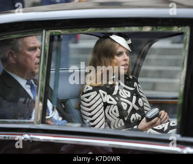 Foto muss Gutgeschrieben © Alpha Presse 079965 10/06/2016 Prinz Andrew, Herzog von York und Prinzessin Eugenie am nationalen Service der Danksagung während der Königin 90. Geburtstag feiern im St Pauls Kathedrale in London statt. Stockfoto