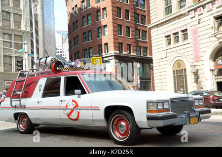 Foto muss Gutgeschrieben © Alpha 070000 Juni 2016 lieferte die Ecto-1 Auto in Columbia Pictures Ghostbusters Film. Stockfoto