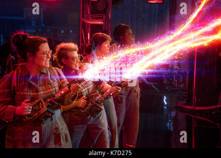 Foto muss Gutgeschrieben © Alpha 070000 Juni 2016 Geisterjäger ist Abby (Melissa McCarthy), Holtzmann (Kate McKinnon), Erin (Kristen Wiig) und Patty (Leslie Jones) in Columbia Pictures Ghostbusters Film geliefert werden. Stockfoto