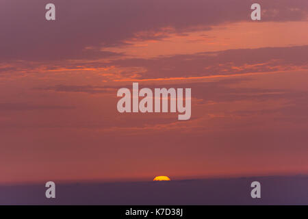 Wenn Sie reisen, können Sie die Sonnenuntergänge sind einer der denkwürdigsten Ansichten, die Sie haben werden. Den Sonnenuntergang auf Madeira sind atemberaubend Stockfoto