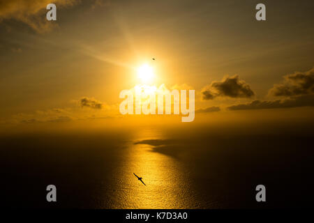 Wenn Sie reisen, können Sie die Sonnenuntergänge sind einer der denkwürdigsten Ansichten, die Sie haben werden. Den Sonnenuntergang auf Madeira sind atemberaubend Stockfoto