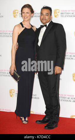 Foto muss Gutgeschrieben © Kate Grün/Alpha Presse 079965 08/05/2016 Katie Derham und Krishnan Guru-Murthy im Haus der Fraser British Academy Fernsehen Auszeichnungen Bafta Pressroom gehalten an der Royal Festival Hall in London. Stockfoto