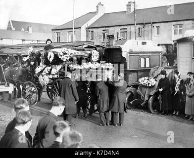 Foto © gutgeschrieben werden Alpha Presse050000Dezember 1932 John searle's Funeral bei figges Marsh Messegelände im Londoner Stadtteil Merton, Surrey Stockfoto