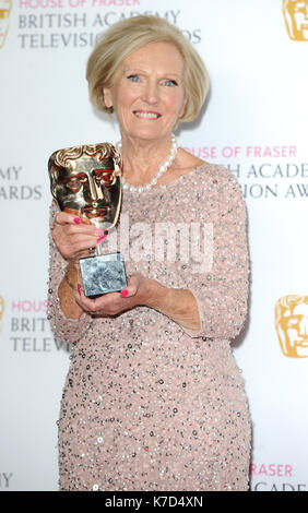 Foto muss Gutgeschrieben © Kate Grün/Alpha Presse 079965 08/05/2016 Mary Berry im Haus der Fraser British Academy Fernsehen Auszeichnungen Bafta Pressroom werden in der Royal Festival Hall in London. Stockfoto