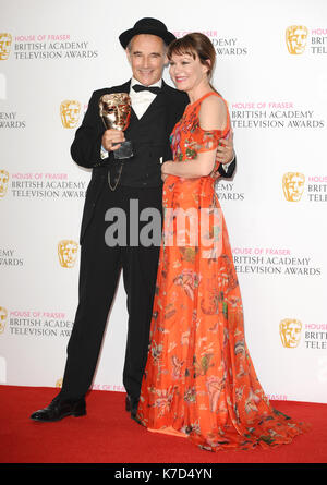 Foto muss Gutgeschrieben © Kate Grün/Alpha Presse 079965 08/05/2016 Mark Rylance und Helen McCrory an der House of Fraser British Academy Fernsehen Auszeichnungen Bafta Pressroom gehalten an der Royal Festival Hall in London. Stockfoto