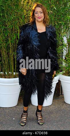 Foto muss Gutgeschrieben © Alpha 077339 26/06/2013 Dame Zaha Hadid in der Serpentine Gallery Summer Party Kensington Gardens in London. Stockfoto