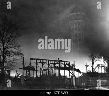Foto muss Gutgeschrieben © Alpha werden Drücken Sie05000030/11/1936 Der Crystal Palace auf Feuer an Sydenham im Süden Londons. Stockfoto