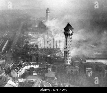 Foto muss Gutgeschrieben © Alpha werden Drücken Sie05000030/11/1936 Der Crystal Palace auf Feuer an Sydenham im Süden Londons. Stockfoto