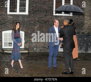 Foto muss Gutgeschrieben © Kate Grün/Alpha Presse 079965 22/04/2016 Kate Herzogin von Cambridge Katherine Catherine Middleton, Prinz William Herzog von Cambridge host Präsident Barack Obama und der First Lady Michelle Obama der Vereinigten Staaten von Amerika für ein Abendessen im Kensington Palace in London. Stockfoto