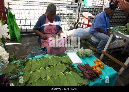 Tepoztlan, Morelos, Mexiko - 2013: Am Wochenende folkloristisch-Markt ist einer der wichtigsten Sehenswürdigkeiten der Stadt. Stockfoto