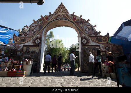 Tepoztlan, Morelos, Mexiko - 2013: Am Wochenende folkloristisch-Markt ist einer der wichtigsten Sehenswürdigkeiten der Stadt. Stockfoto