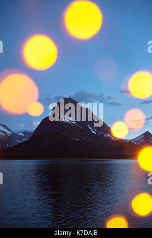 Ruhiger Blick auf swiftcurrent Lake gegen Mt. Grinnell Glacier National Park Stockfoto