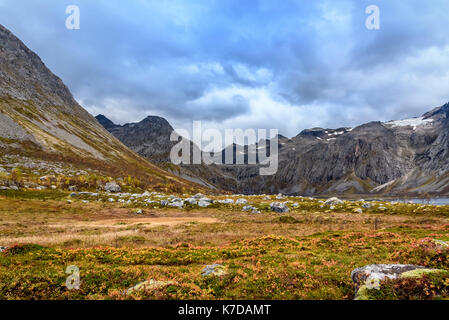 Schöne Gebirge Landschaft mit bewölktem Himmel, Tromso, Norwegen Stockfoto