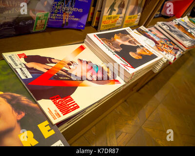 Tokio, Japan - Mar 23, 2017: Zeitschriften Verkauf in Mini Mart, Tokio, Japan Stockfoto