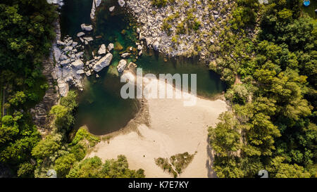 Panorama-aufnahme des Flusses Maggia im Tessin, Schweiz Stockfoto