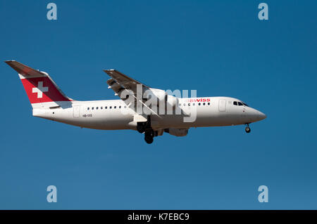 Landung von Flugzeugen am Flughafen Stockfoto