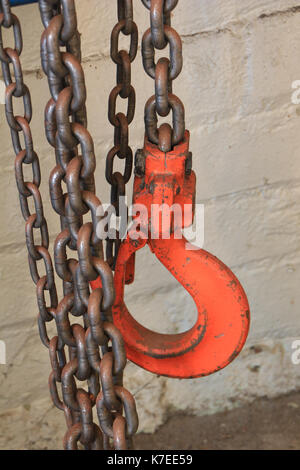 Kettenzüge, Rost im E B Eddy Papierfabrik Komplex in Ottawa, Kanada, die geschlossen wurden, seit 2007. Stockfoto