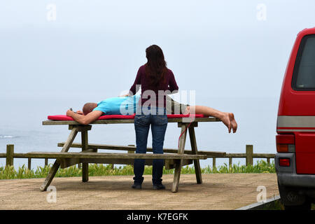 Mann die Hände auf Massage Heilung Therapie von Frau 2017 Stockfoto