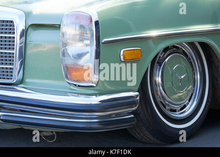 San Diego, CA/USA - Oktober 15, 2016: San Diego Autos & Kaffee Auto zeigen, wo lokale Autoenthusiasten monatliche Treffen Autos anzuzeigen und zu sozialisieren Stockfoto