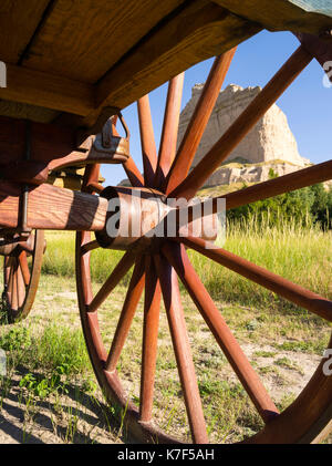 Eine neu Planwagen sitzt vor der Scottsbluff National Monument, Scottsbluff, Nebraska, USA. Stockfoto