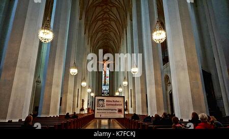 Innenraum der Kathedrale Unserer Lieben Frau (Frauenkirche) in München, Deutschland Stockfoto