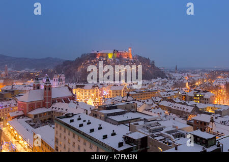 Panoramische Luftaufnahme von Ljubljana dekoriert für Weihnachten Urlaub, Slowenien, Europa. Stockfoto