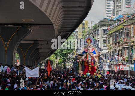 Das Bild der Ganpati oder Elefant unter der Leitung Herrn auf dem Weg an lalbaug zu eintauchen. Mumbai, Indien Stockfoto