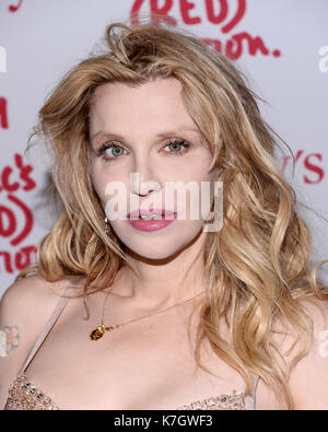 EW YORK, NY - NOV 23,2013: Courtney Love im Jony und Marc's (ROT) Auktion bei Sotheby's am 23. November 2013 in New York City Credit: Harry Pluviose/MediaPunch Stockfoto