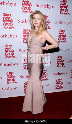 EW YORK, NY - NOV 23,2013: Courtney Love im Jony und Marc's (ROT) Auktion bei Sotheby's am 23. November 2013 in New York City Credit: Harry Pluviose/MediaPunch Stockfoto