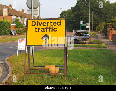 Einen umgeleiteten Verkehr Schild auf der Reepham Straße aus Norwich in Hellesdon, Norfolk, England, Vereinigtes Königreich. Stockfoto