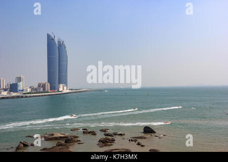 Xiamen, China - 23.August 2014: Xiamen Shimao Straße Gebäude Petronas Twin Towers in Xiamen City, Fujian, China Stockfoto