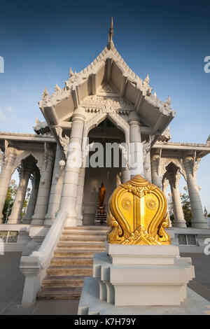 Zutritt zum Wat Kaew Korawaran, Krabi, Thailand Stockfoto