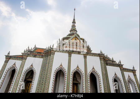 Phra Wiharn Yod im Wat Phra Kaew (Tempel des Smaragd-Buddha). Der Große Palast, Phra Nakhon, Bangkok, Thailand Stockfoto